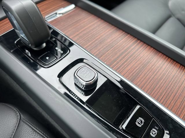 Certified 2023 Volvo XC60 B5 Plus w/ Climate Package image 28