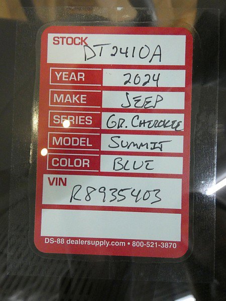 Used 2024 Jeep Grand Cherokee Summit w/ Luxury Tech Group V image 34