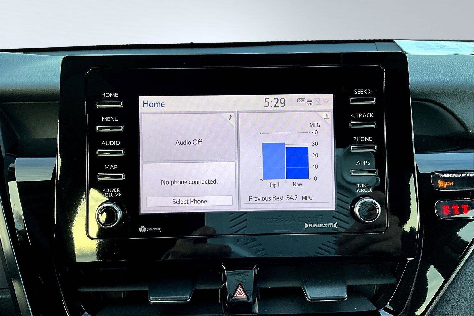 Used 2024 Toyota Camry SE image 8