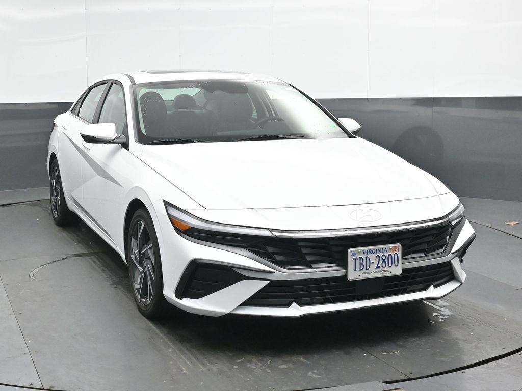 Certified 2025 Hyundai Elantra Limited FWD image 5