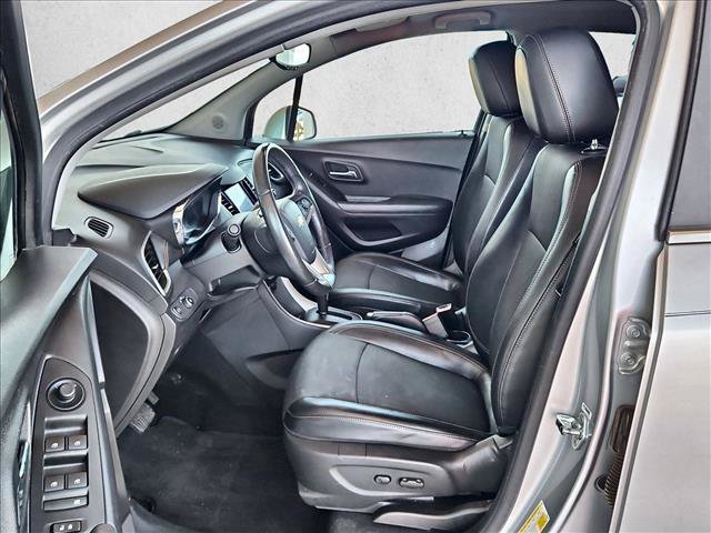 Used 2020 Chevrolet Trax LT w/ LT Convenience Package FWD image 15