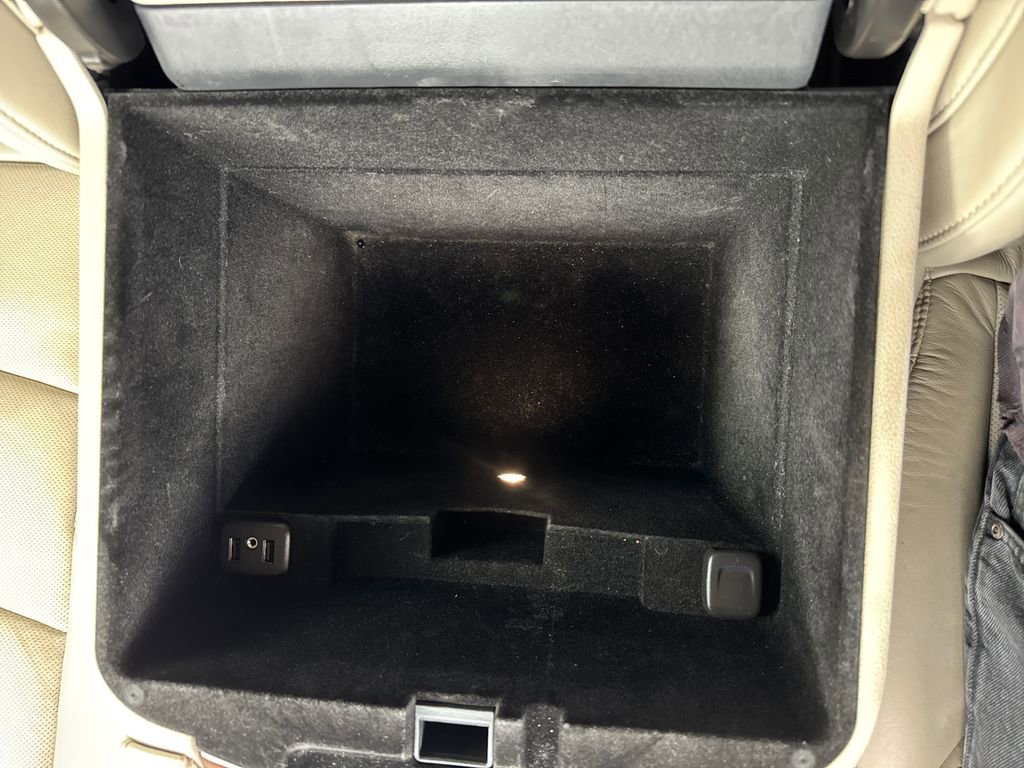 Used 2016 Cadillac Escalade ESV Luxury RWD image 28