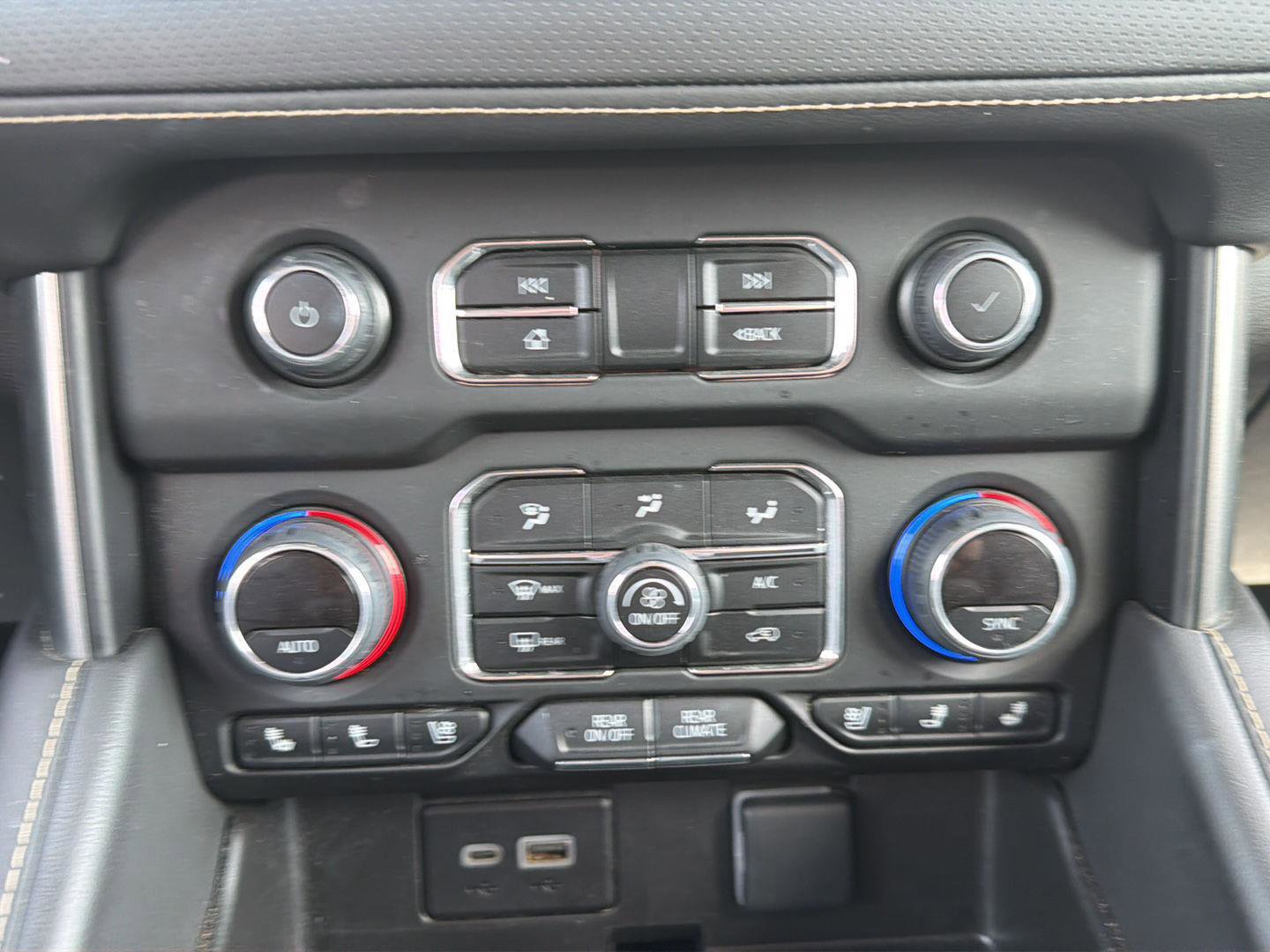 Used 2023 Chevrolet Suburban Premier image 12