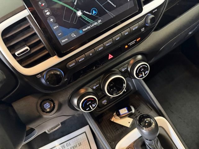 Used 2023 Hyundai Venue Limited FWD image 34