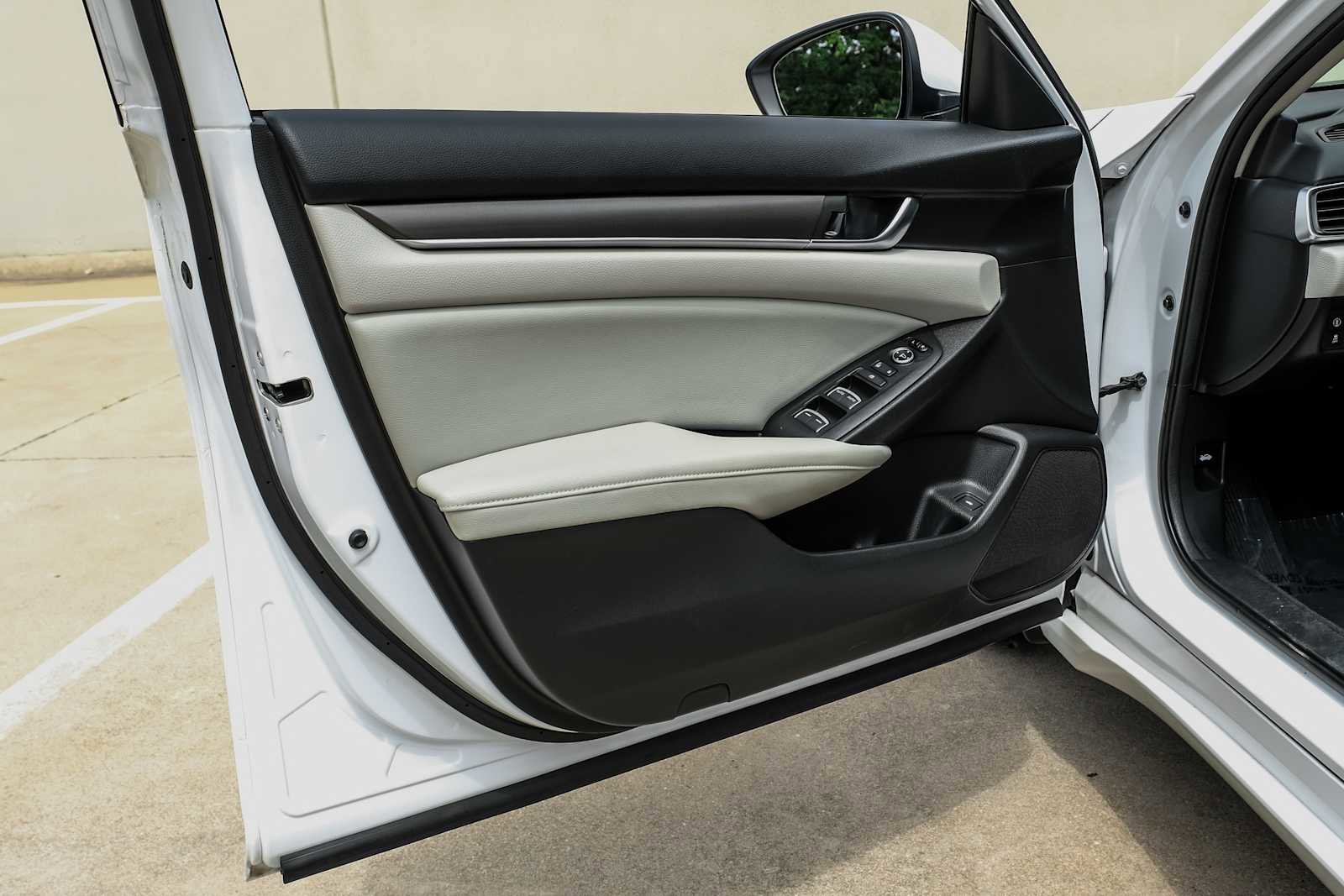 Used 2018 Honda Accord LX image 41