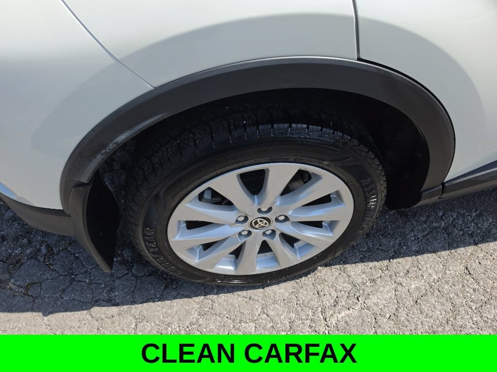 Used 2021 Toyota C-HR Limited FWD image 9