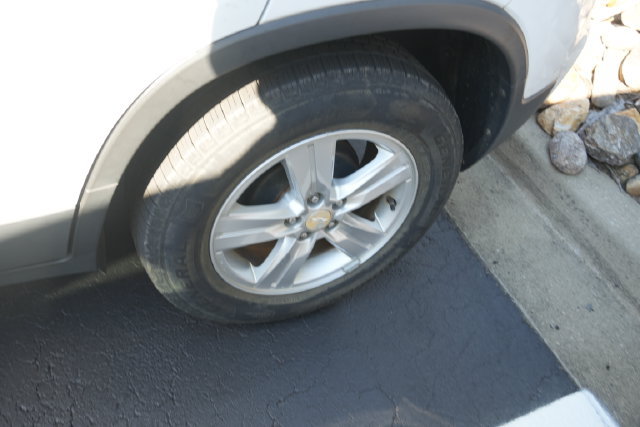Used 2019 Chevrolet Trax LS w/ Tint and Cruise Package FWD image 13