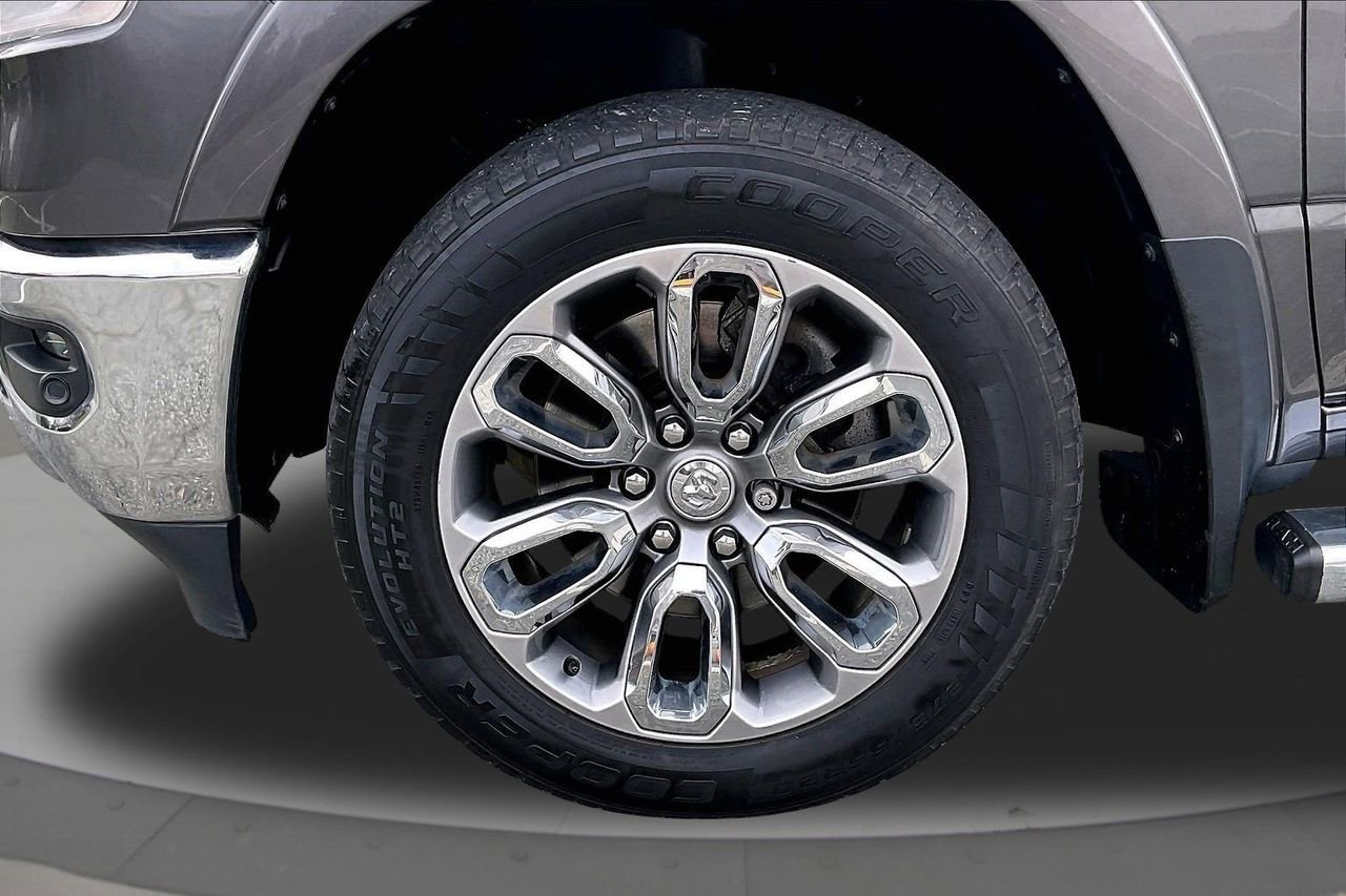 Used 2019 RAM 1500 Laramie image 32