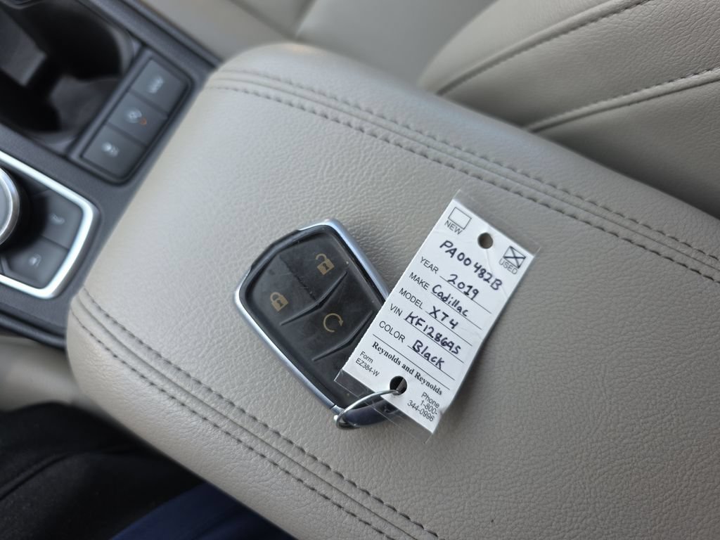 Used 2019 Cadillac XT4 Luxury w/ Cold Weather Package AWD/4WD image 38