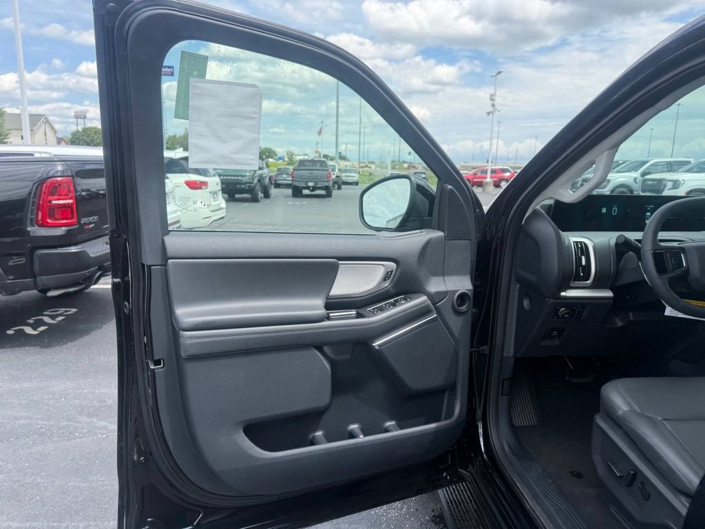 New 2026 Ford Expedition Active AWD/4WD image 12