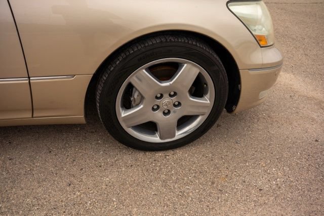Used 2006 Lexus LS 430 RWD image 9