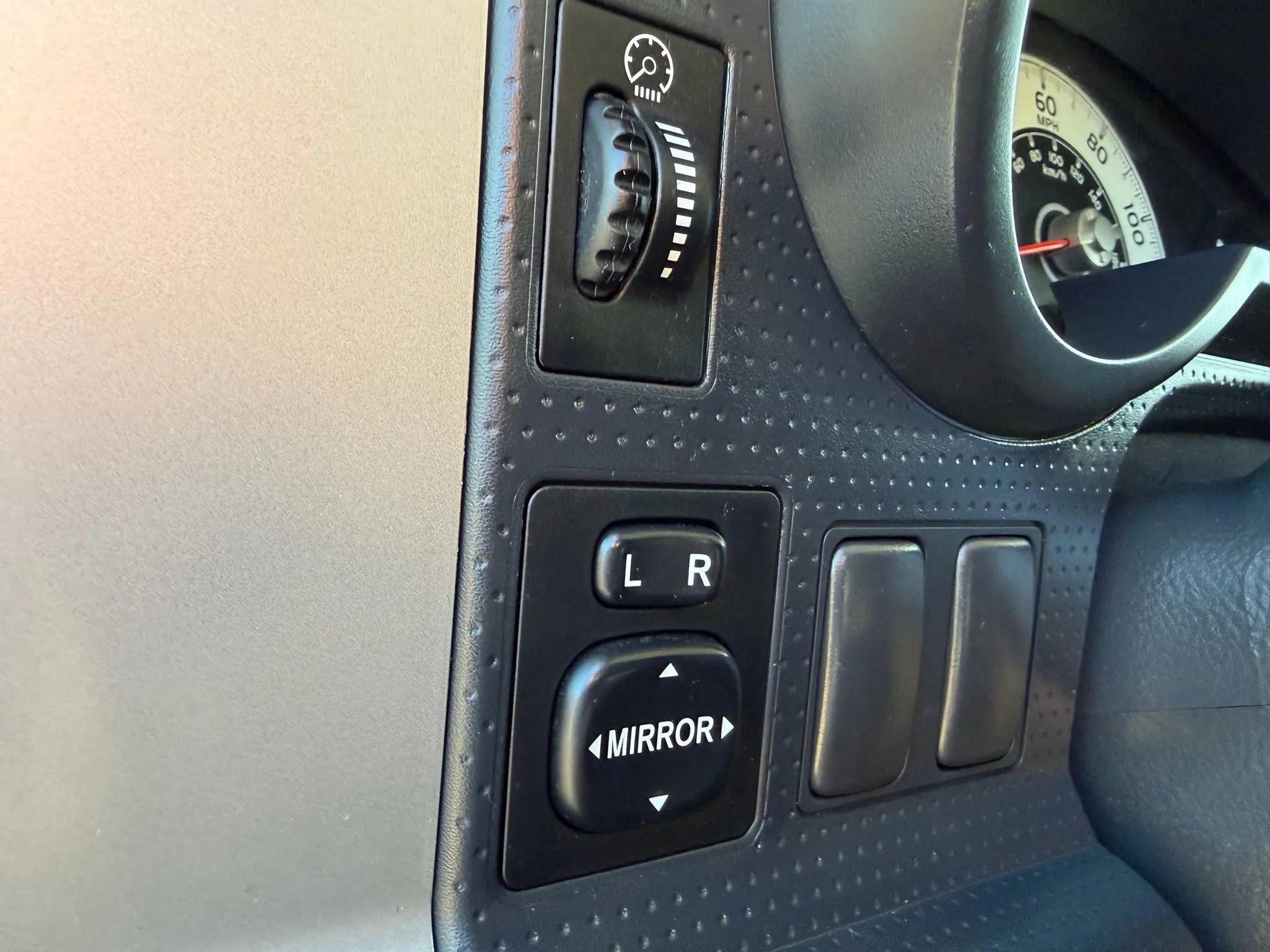 Used 2008 Toyota FJ Cruiser 4WD image 15