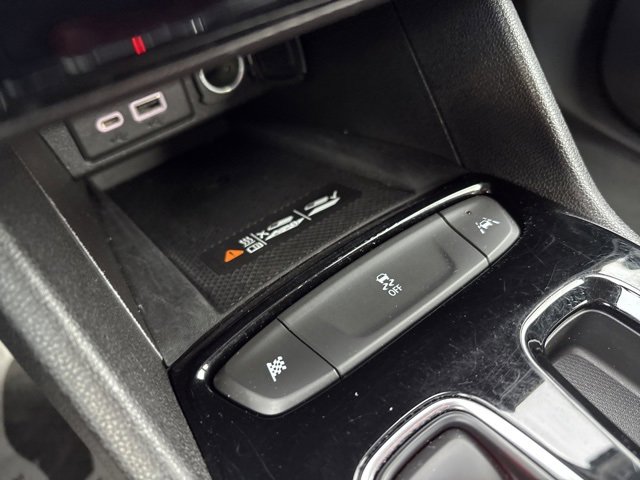 Used 2022 Chevrolet Bolt EUV LT w/ Convenience Package image 27