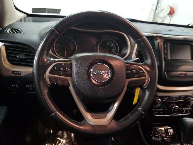 Used 2016 Jeep Cherokee Latitude AWD/4WD image 16