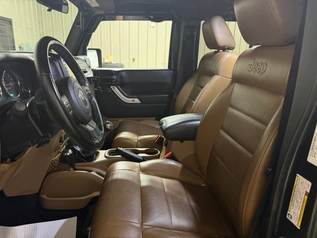 Used 2012 Jeep Wrangler Unlimited Rubicon w/ Dual Top Group AWD/4WD image 13