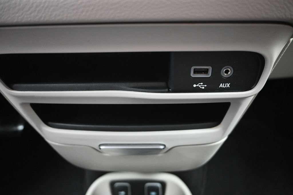 Used 2017 Chrysler Pacifica Touring-L FWD image 20