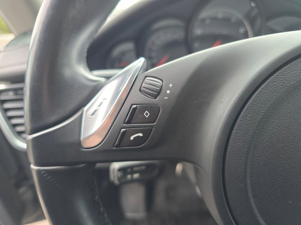 Used 2012 Porsche Panamera image 24