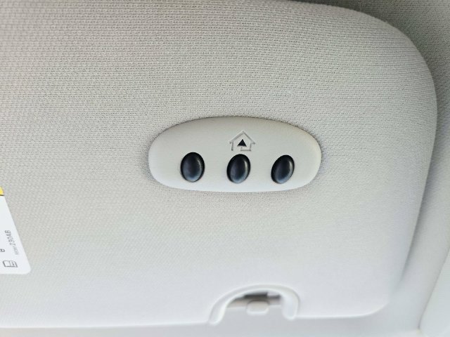 Used 2015 Chrysler Town & Country Touring FWD image 31
