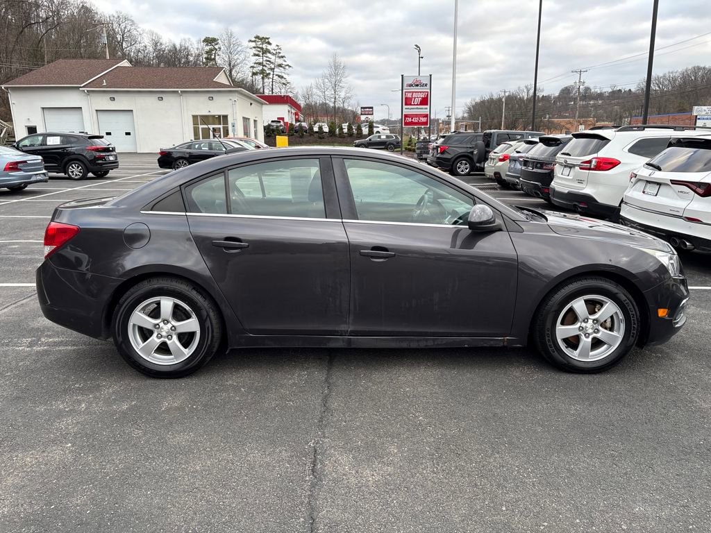 Used 2016 Chevrolet Cruze LT w/ Technology Package FWD image 6