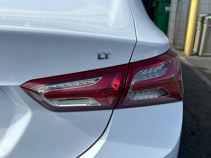 Used 2022 Chevrolet Malibu LT FWD image 11