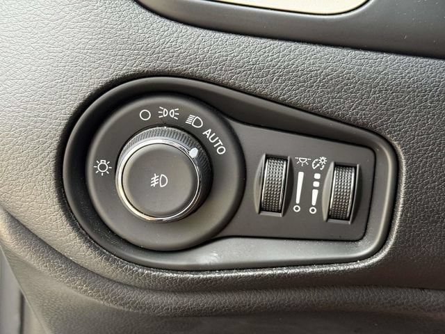 Used 2015 Jeep Renegade Limited FWD image 26