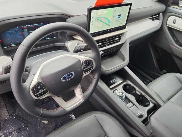 Used 2025 Ford Explorer Active w/ Active Comfort Package image 9