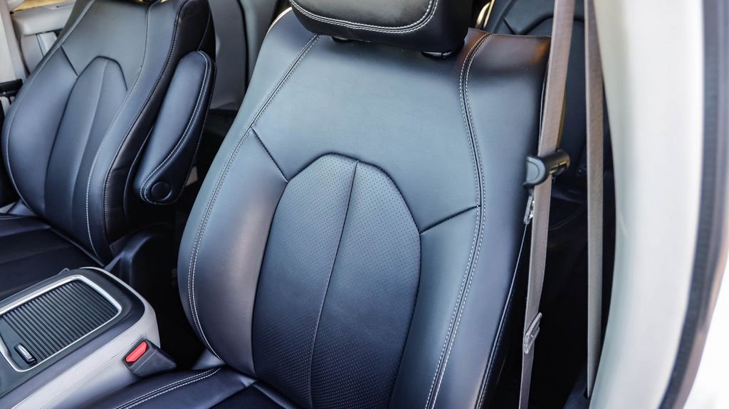 Certified 2023 Chrysler Pacifica Touring-L image 29