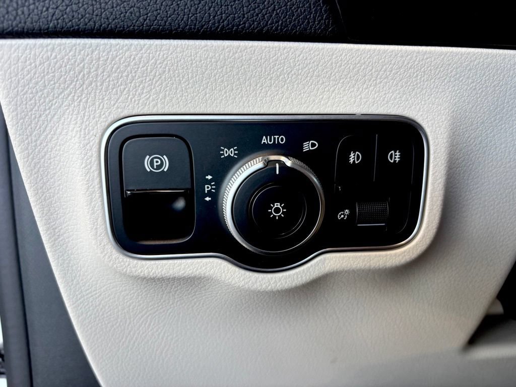 Used 2025 Mercedes-Benz GLA 250 4MATIC w/ Winter Package image 20