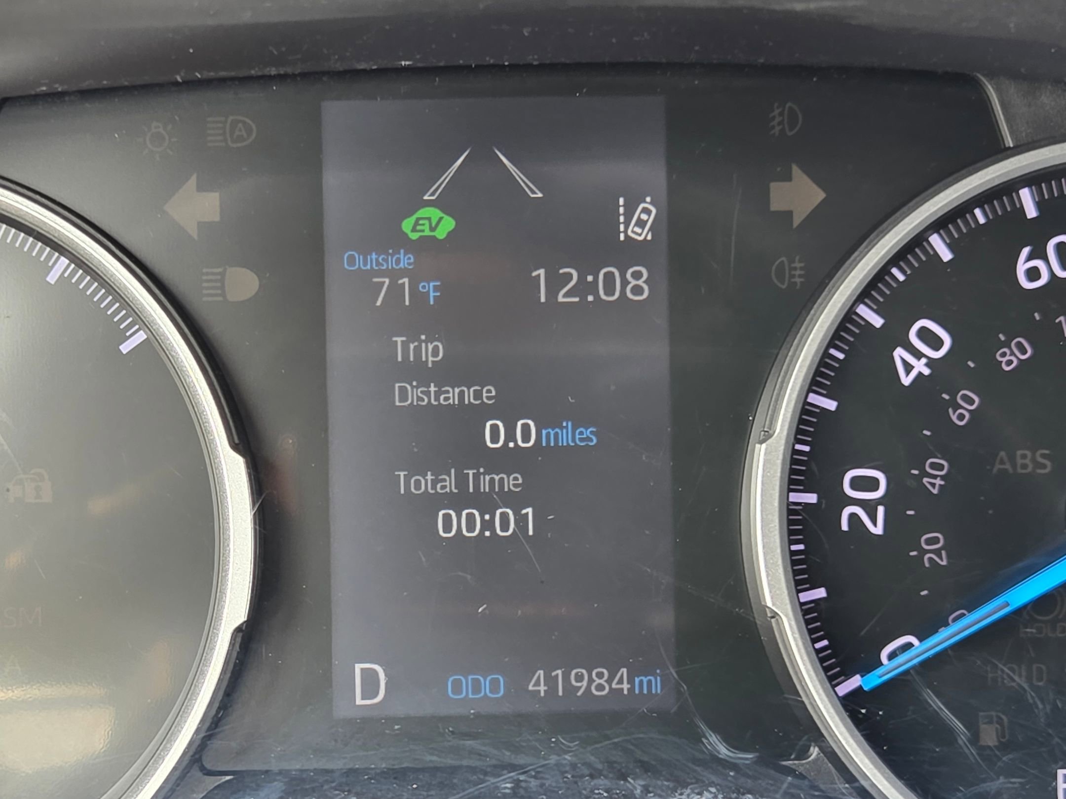 Used 2021 Toyota RAV4 LE image 29