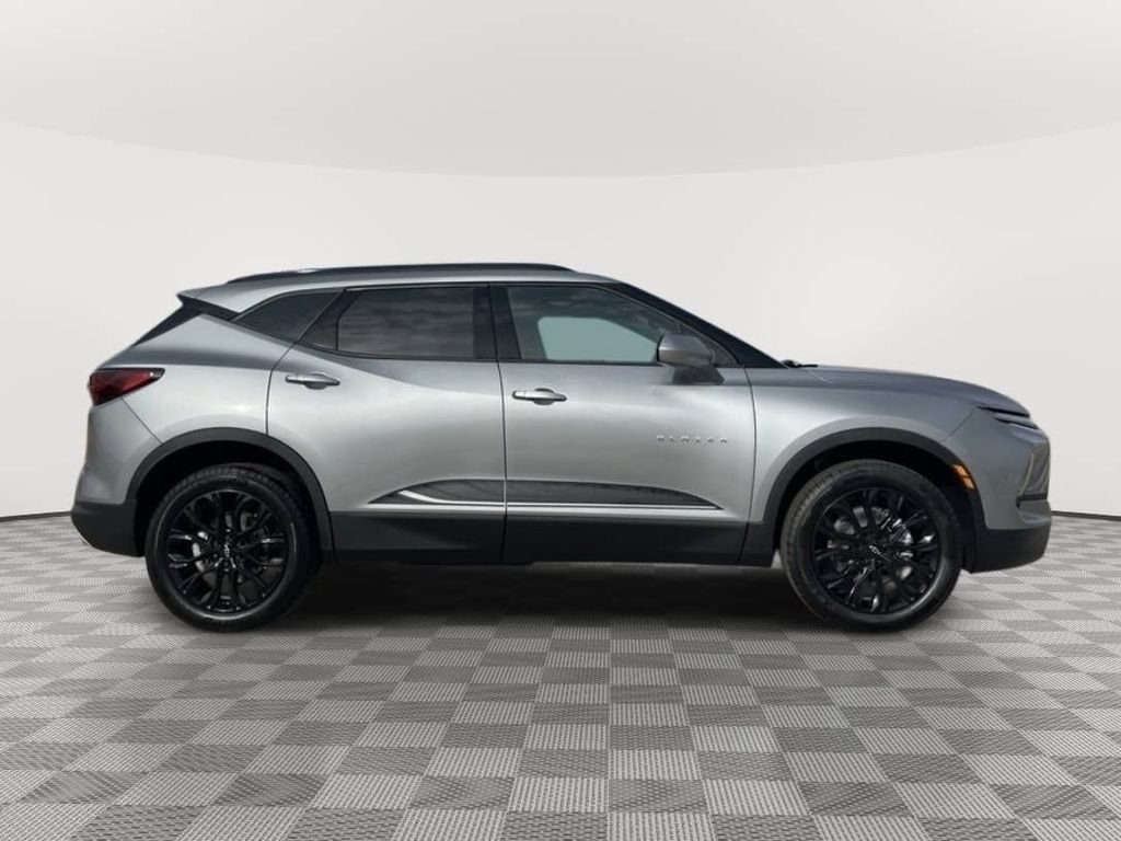 New 2026 Chevrolet Blazer LT w/ Convenience Package AWD/4WD image 2
