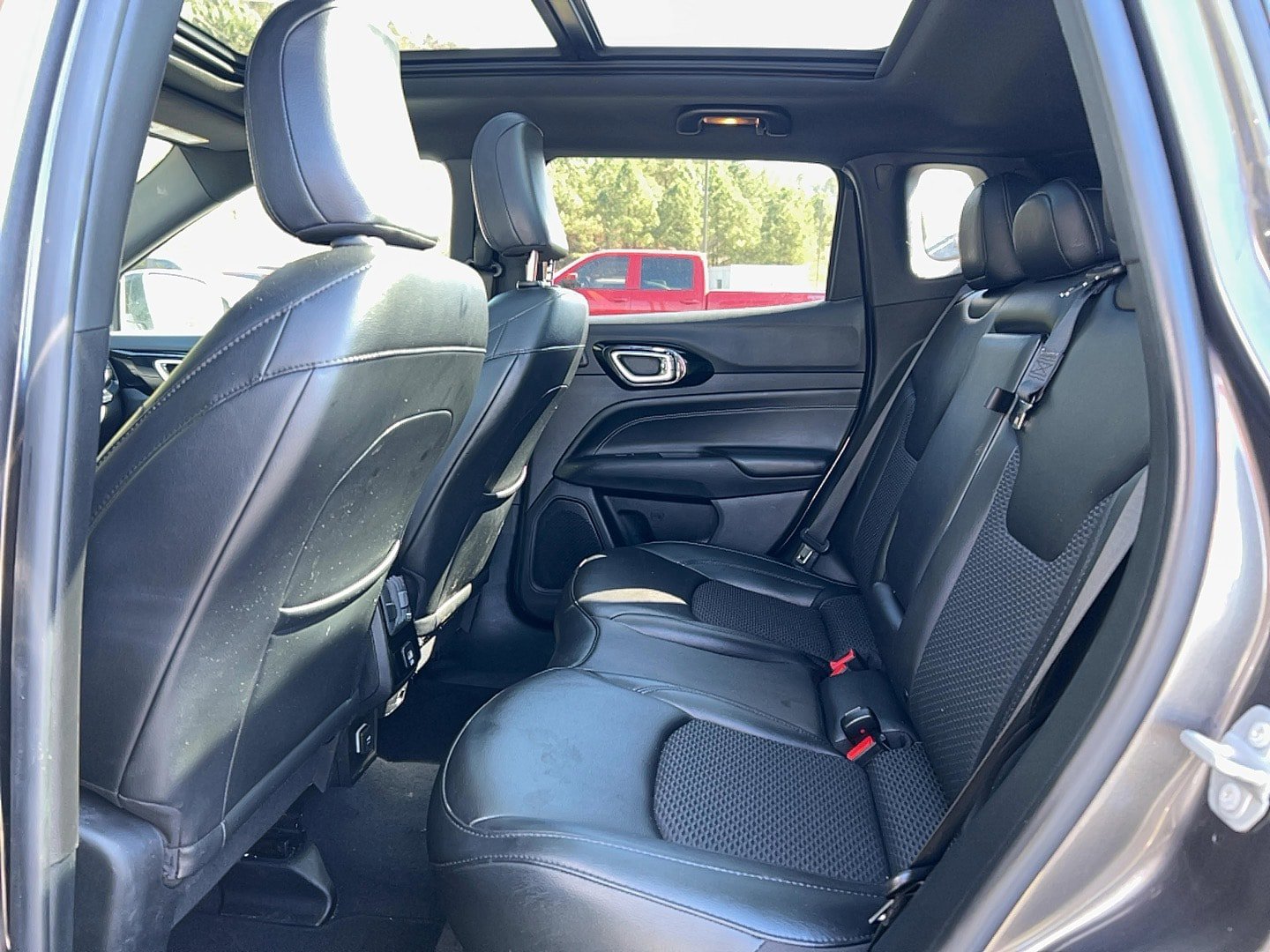 Used 2022 Jeep Compass Altitude w/ Sun and Sound Group FWD image 26
