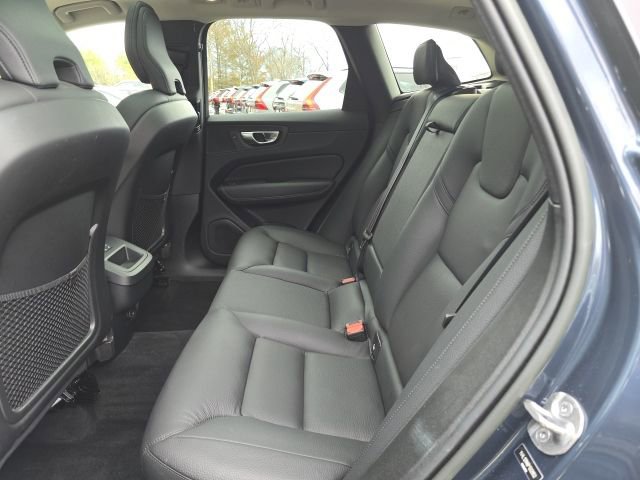 Certified 2023 Volvo XC60 B5 Plus w/ Climate Package image 22