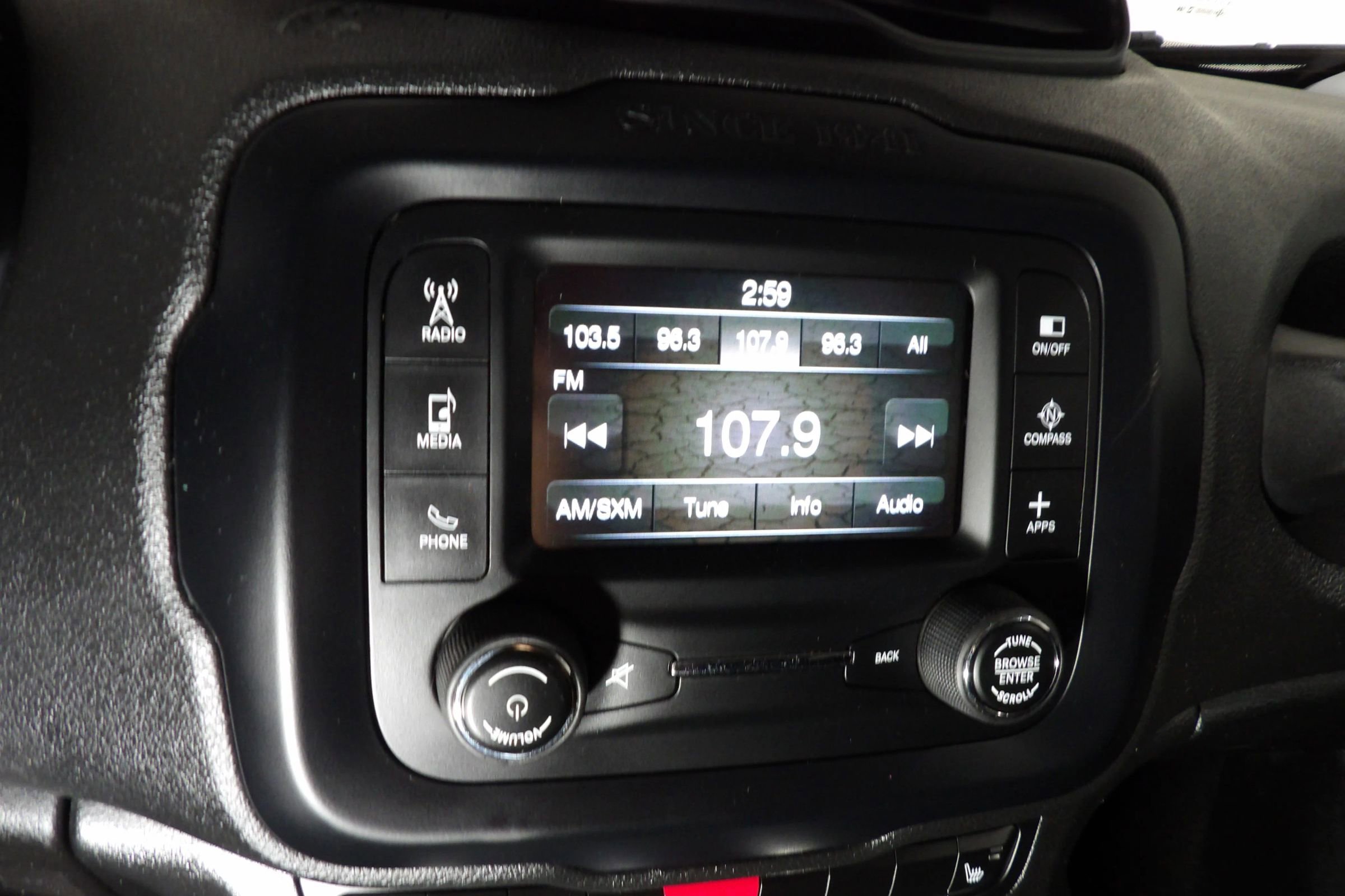 Used 2017 Jeep Renegade Latitude w/ Cold Weather Group image 14