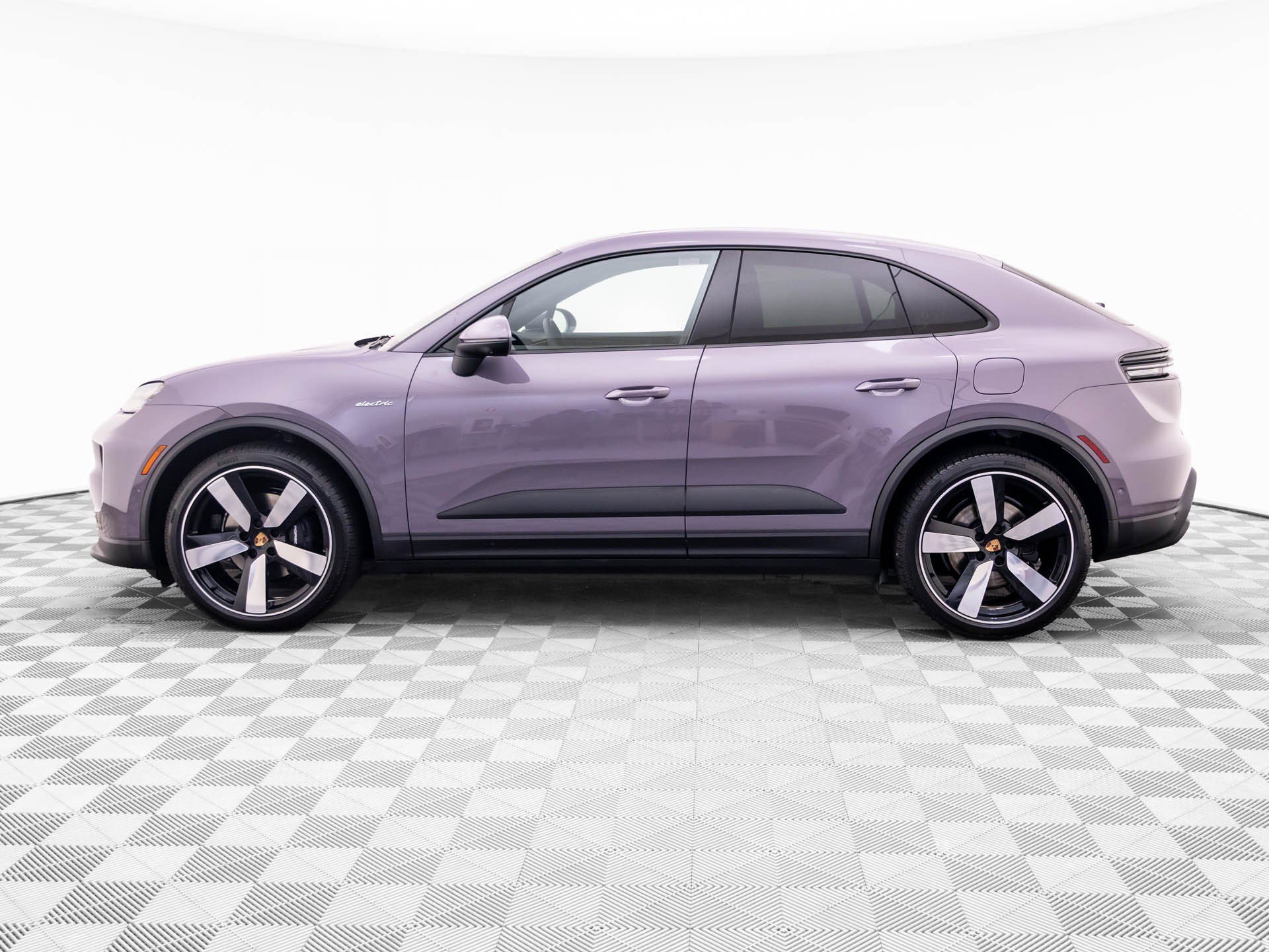 New 2026 Porsche Macan 4 Electric AWD/4WD image 2