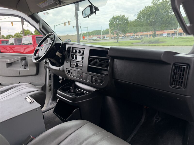 Used 2021 Chevrolet Express 3500 w/ Driver Convenience Package RWD image 21