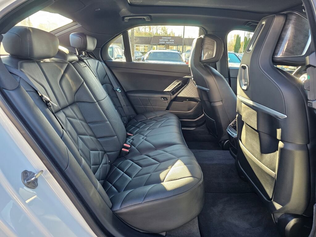 Used 2024 BMW 740i xDrive image 13