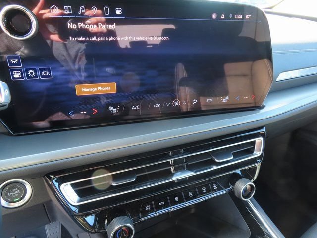 Used 2025 Chevrolet Traverse LT AWD/4WD image 27