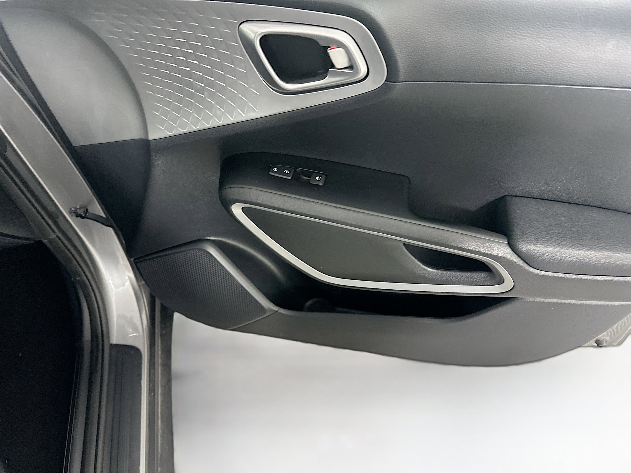 Used 2025 Kia Soul LX w/ LX Technology Package FWD image 29