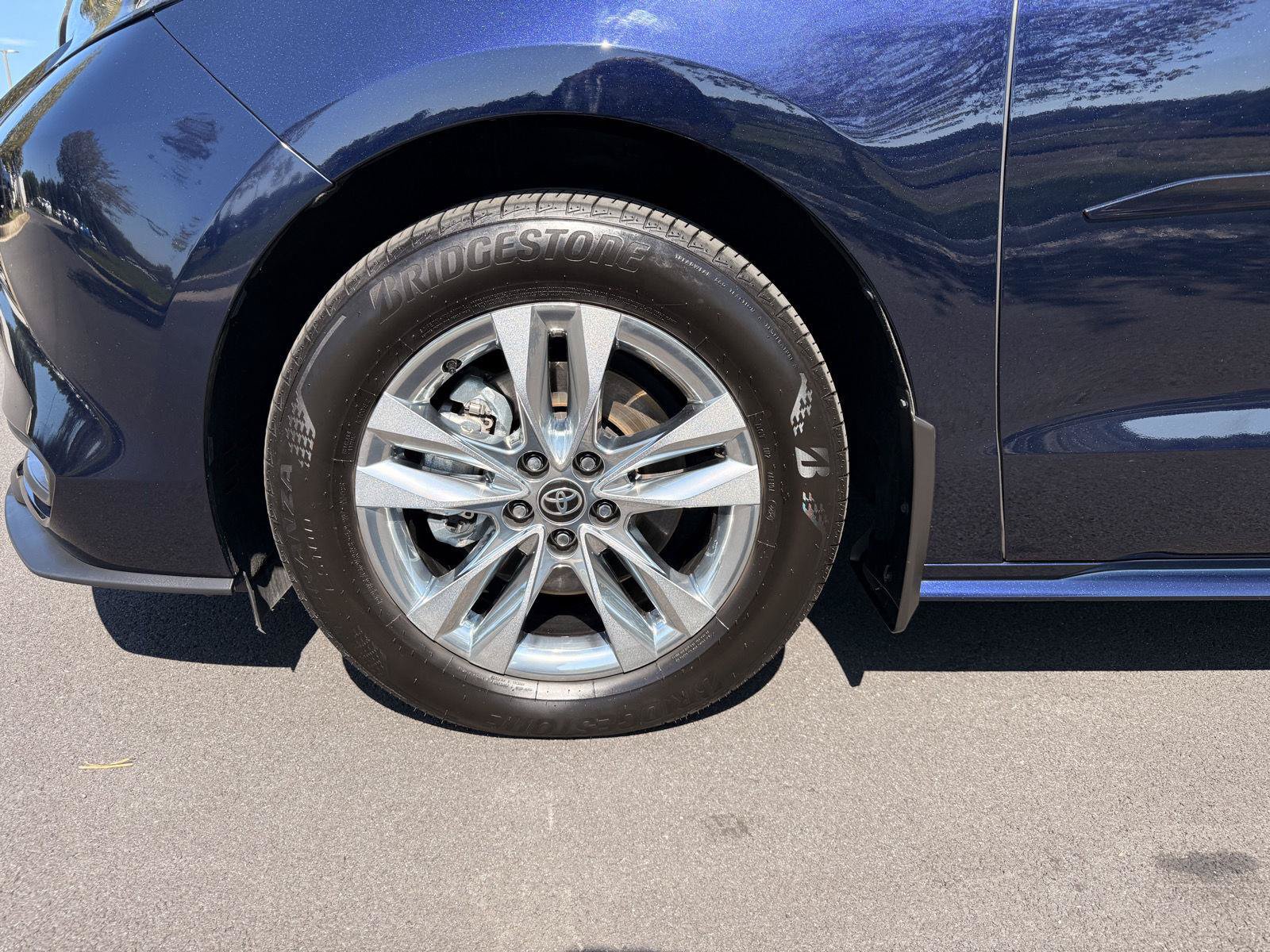 Used 2025 Toyota Sienna XLE w/ XLE Plus Package AWD/4WD image 9