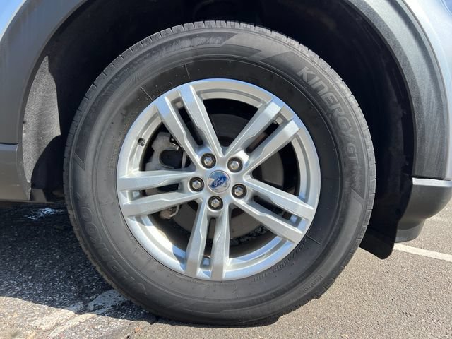 Used 2023 Ford Explorer XLT w/ Equipment Group 202A AWD/4WD image 16
