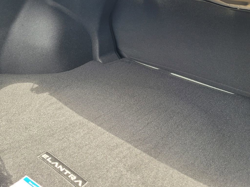 New 2025 Hyundai Elantra SEL image 16