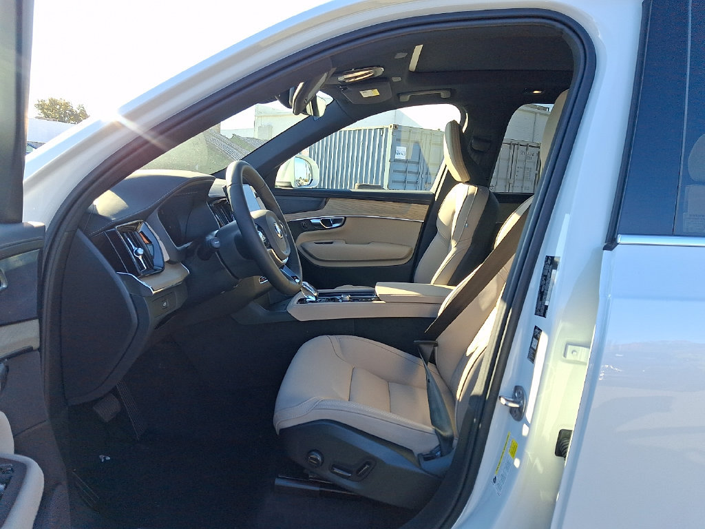 New 2027 Volvo XC90 B6 Plus AWD/4WD image 11
