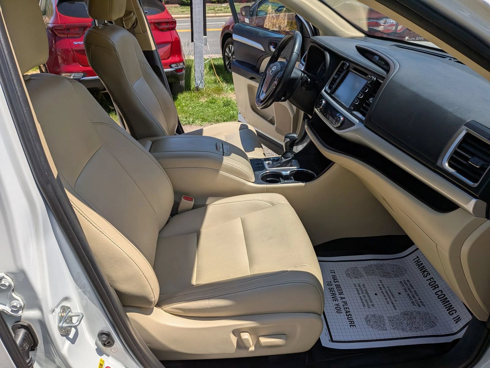 Used 2019 Toyota Highlander XLE AWD/4WD image 49