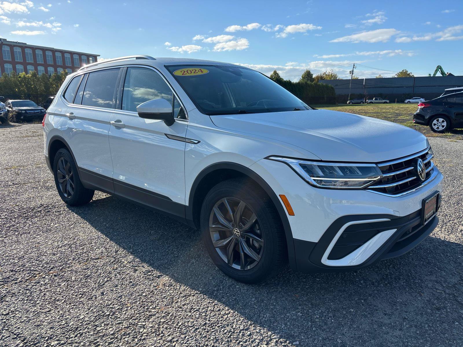 Used 2024 Volkswagen Tiguan Wolfsburg Edition AWD/4WD image 2