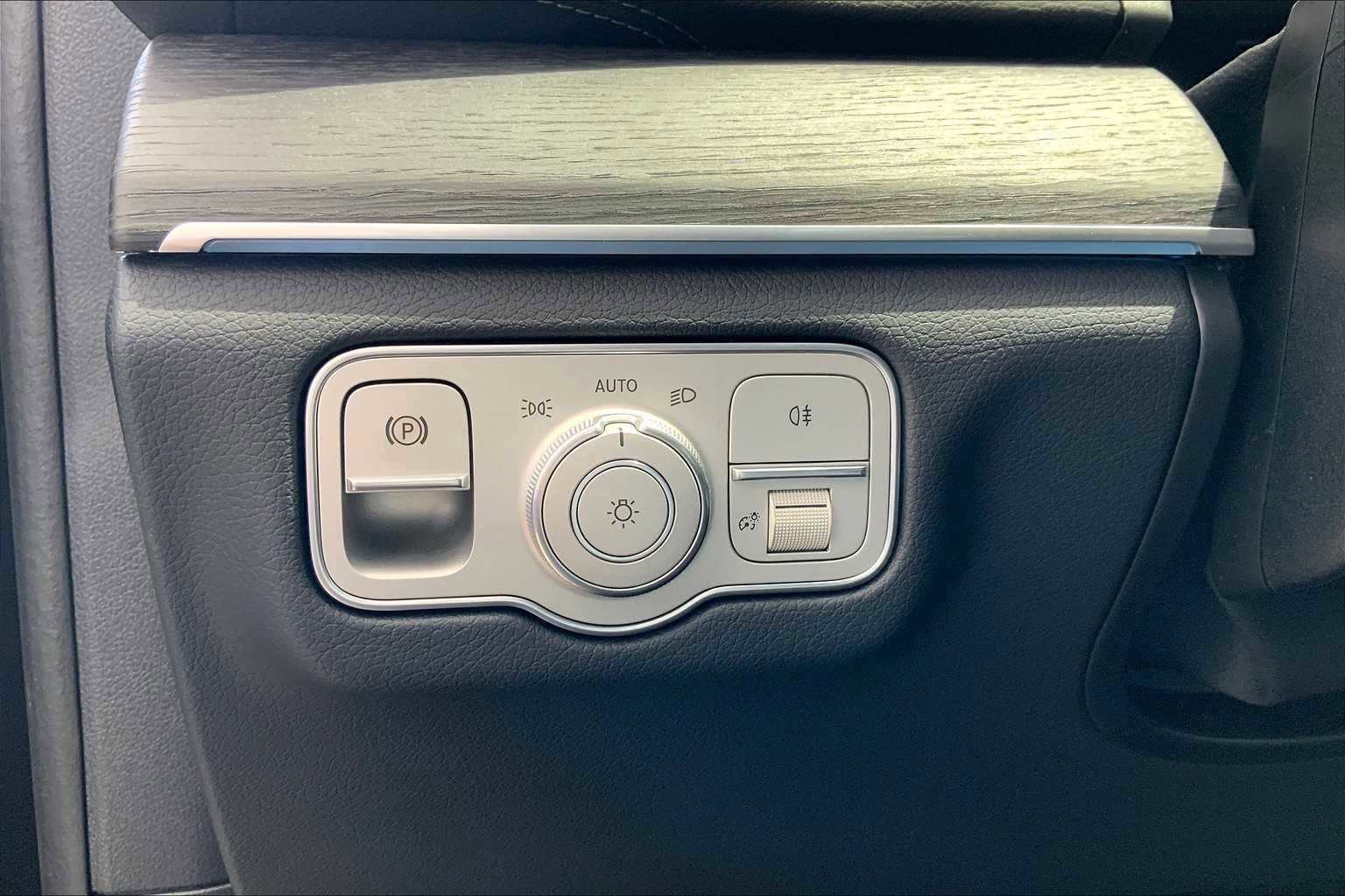 New 2025 Mercedes-Benz GLC 350e 4MATIC image 13