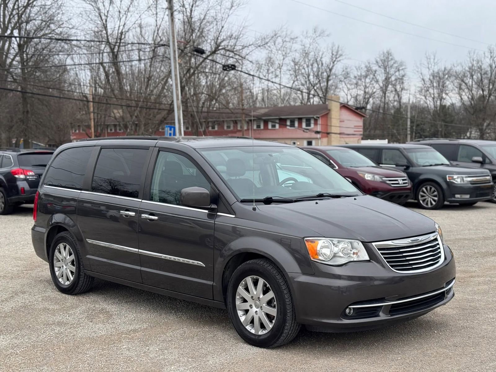 Used 2016 Chrysler Town & Country Touring w/ Driver Convenience Group FWD image 4