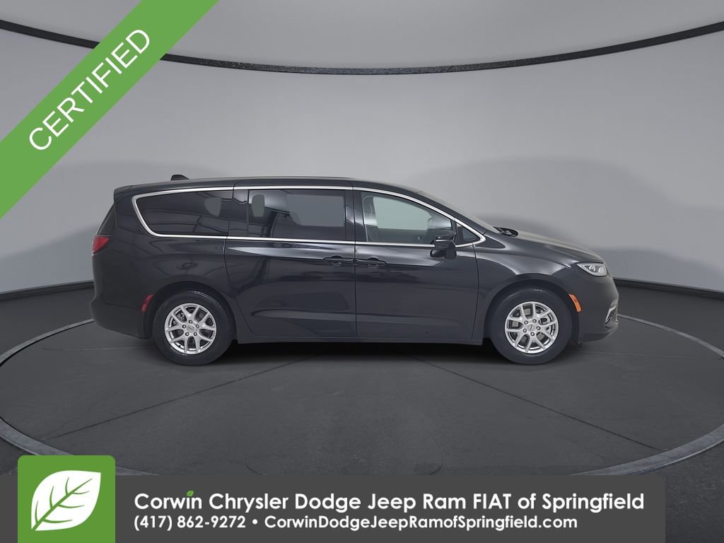 Certified 2023 Chrysler Pacifica Touring-L image 2