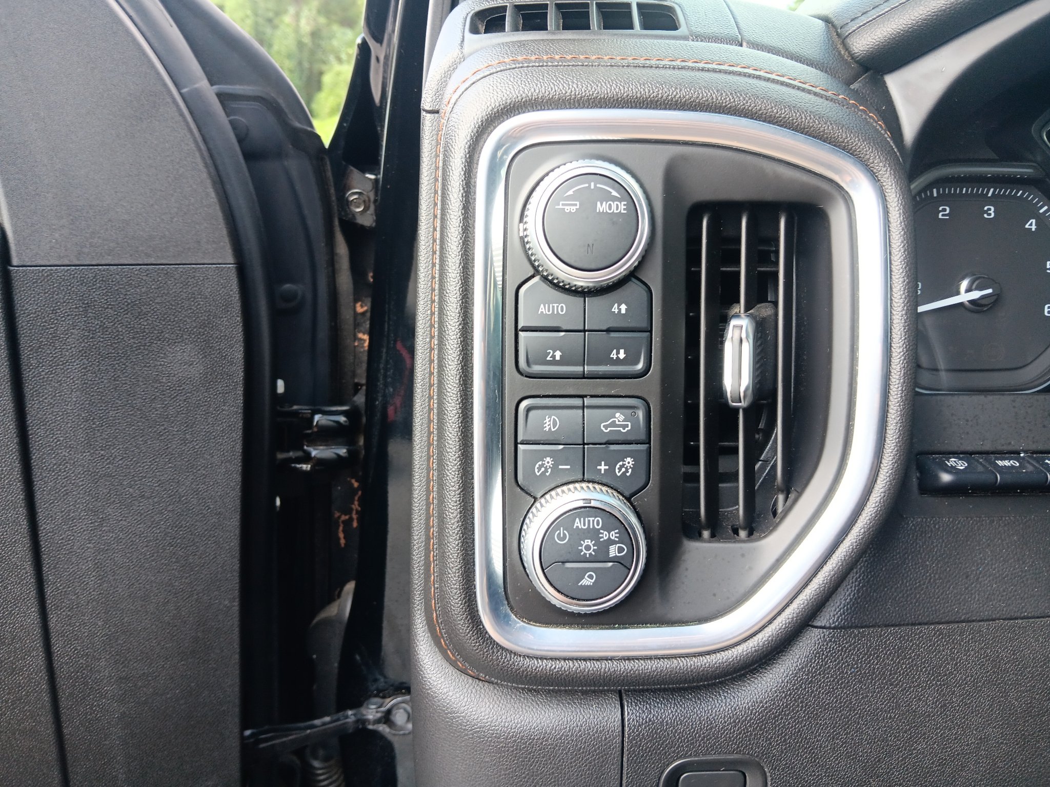 Used 2021 GMC Sierra 1500 AT4 w/ AT4 Premium Package AWD/4WD image 15