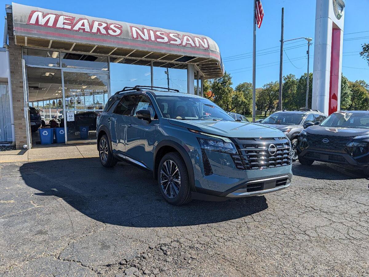 New 2026 Nissan Pathfinder Platinum AWD/4WD image 14