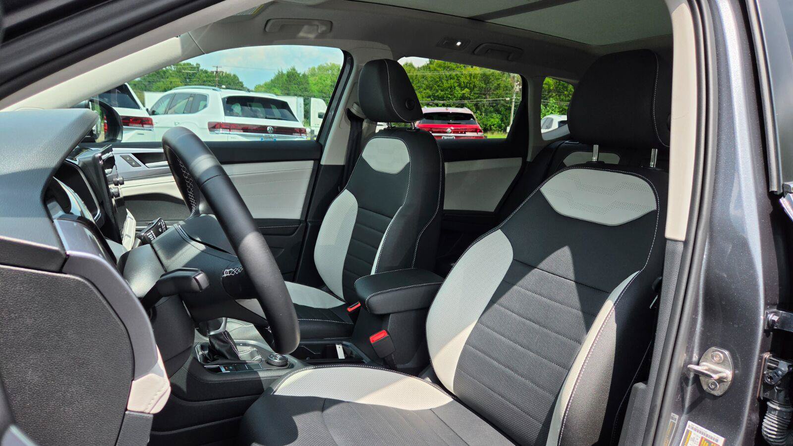 Certified 2025 Volkswagen Taos SEL AWD/4WD image 22